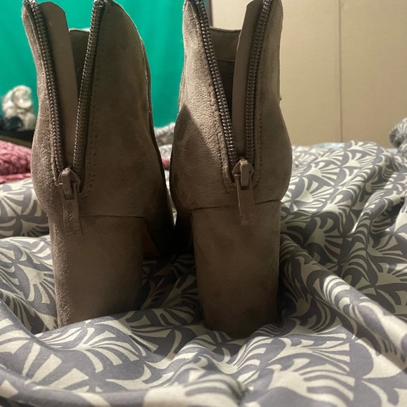 SUPER CUTE VELVET BOOTS - Picture 3 of 4